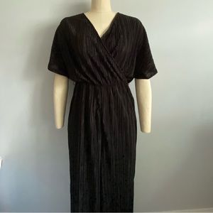 NEVER WORN H&M V-Neck Black Pleated Jumpsuit, US Size 8